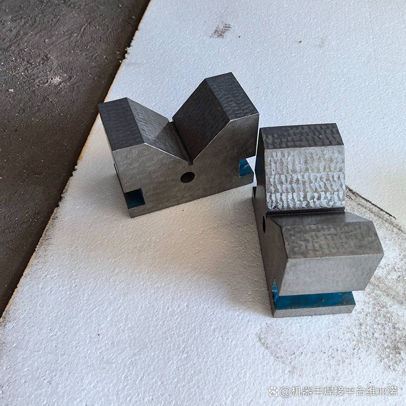 1766381695135855.jpeg 铸铁V型架.jpeg
